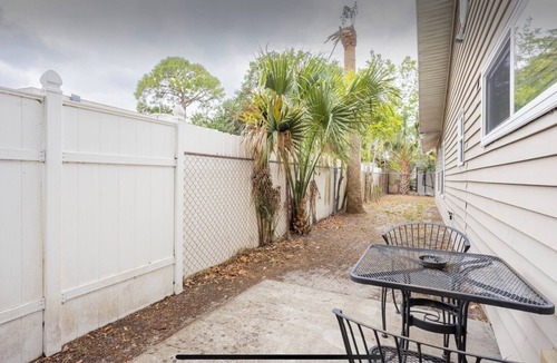 Meadowlawn Apartment | HUGE UPDATED & CLEAN Studio Apartment, Downtown & Beaches Nearby!