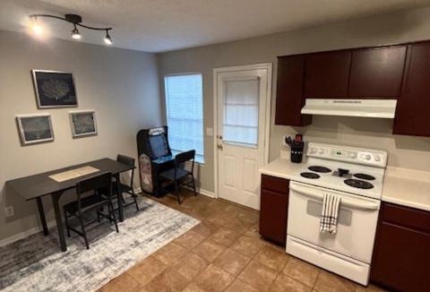 Starkville Apartment | #HycheHoops Final Four Nest