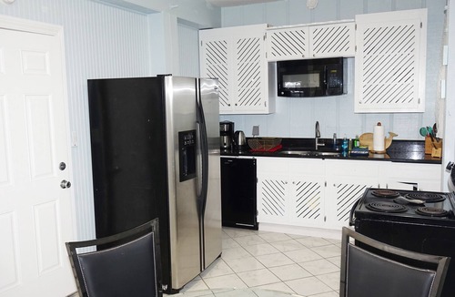 Fort Morgan Apartment | I love Lucy Bayfront Studio