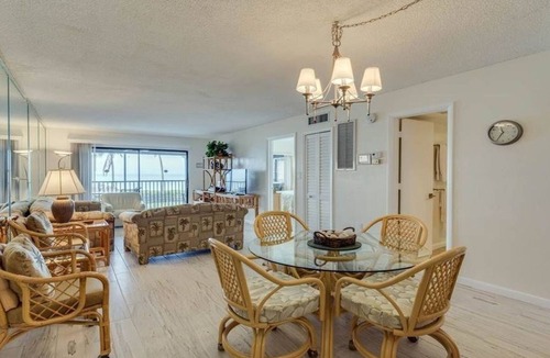 Mid Island Condo | Ideal Beachfront location, Spectacular Sunsets, Bright Lovely Corner Condo