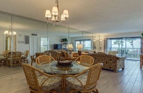 Mid Island Condo | Ideal Beachfront location, Spectacular Sunsets, Bright Lovely Corner Condo