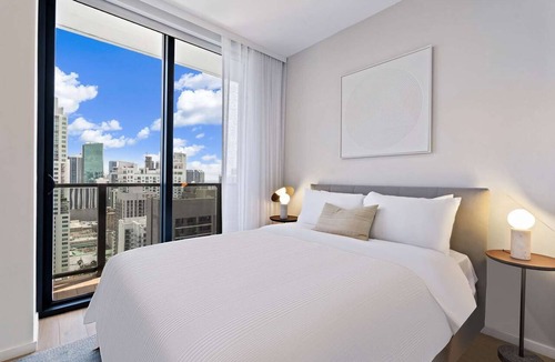 Downtown Miami Hotel | Ideal Mix of Comfort and Value! 2 Comfortable Units with Kitchen, Outdoor Pool