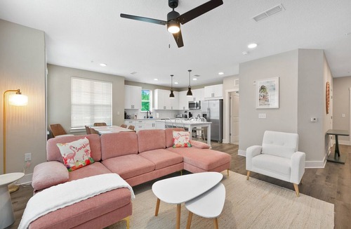 Deerwood Apartment | Idyllic and Tropical 2BR/2BA with Pool & Gym
