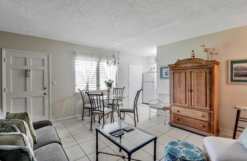 Marco Island House | Idyllic condo with brief walk to beach and restaurants