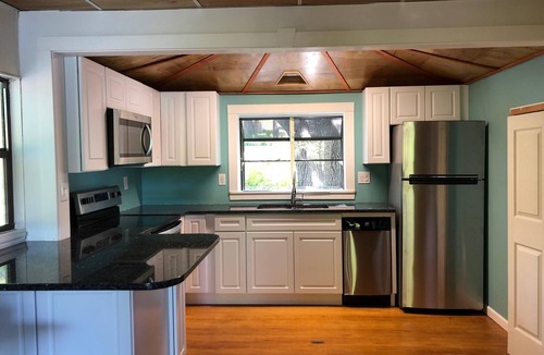 Altamonte Springs Cottage | Incredible Private Lakefront Cottage Retreat