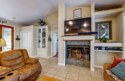 Bell House | Inviting dog-friendly homes + bungalow, boat ramp