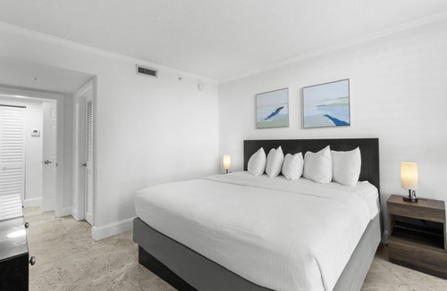Coconut Grove Hotel | Inviting Grove Hideaway with Pool, Kitchenette & Near CocoWalk | 4 Units