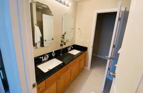 Royal Oak Golf Country Club House | Inviting You to Our Roomy n Cozy 3bd 2.5 bath Home
