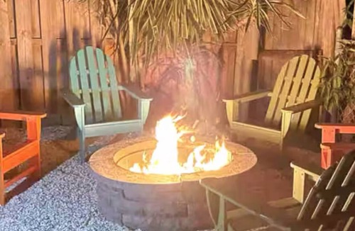 Sunset Beach Apartment | Island life, walkable, bars, restaurants, white sand, chill local vibe