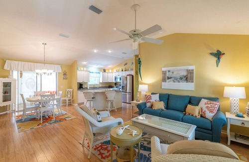 Hadley House | Island Time Inn - 3/2 w/Golf Cart in The Village of Hadley