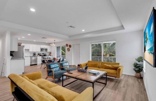 Whitney Beach House | Jacuzzi Stay in Florida, Awesome place Sleeps 8