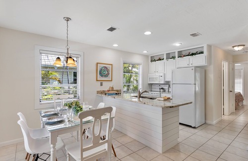 Captiva House | Jasmine - Refreshing 2-Bed/1.5-Bath Captiva Cottage Duplex, 2 Min Walk to Beach!