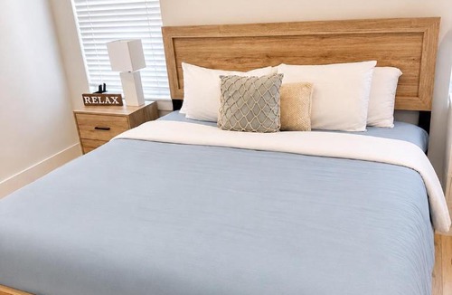 Jacksonville Beach Villa | Jax Beach Hot Tub Retreat - Private Backyard - Fire Pit - Sleeps 8 - 5 Min to Beach