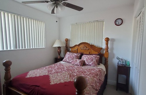 Miami Gardens House | Jazzy Escapes (with pool) near Hard Rock Stadium