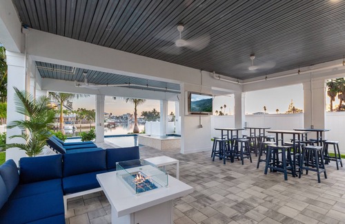 Madeira Beach Villa | John’s Pass|Heated Pool+Hot Tub|360° Water Views|Across Beach|5 Floors|Elevator