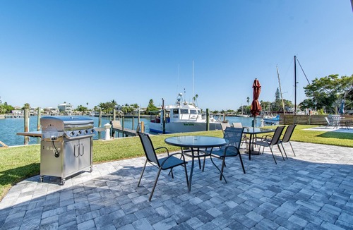 Madeira Beach Apartment | JOHNS PASS "Studio 4" Fisherman's Cove & Cottages
