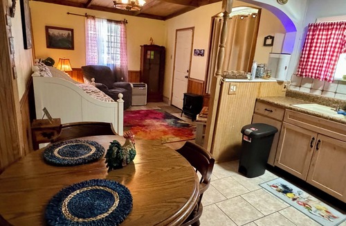 Edgar Cabin | Juanita’s Cabin , a Peaceful cabin in Central Florida. IG:@JUANITASCABIN