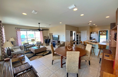 Morgantown House | July Discounted! Great views! Pools! Pickleball!