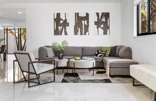 Olympia Heights House | July Special! 4BR - Private Yard, Grill, Soaking Tub, Near Coral Gables & MIA Airport