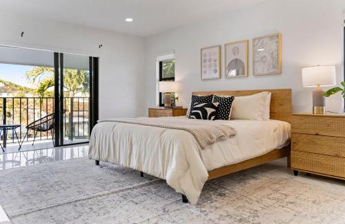 Olympia Heights House | July Special! 4BR - Private Yard, Grill, Soaking Tub, Near Coral Gables & MIA Airport