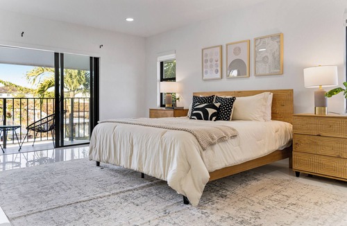 Olympia Heights House | July Special! Modern 4BR - Private Yard & Grill, Near Coral Gables & MIA Airport