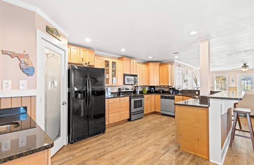 Biltmore Beach House | Just Beachy! 3BR Dog-Friendly Townhouse w/Golf Cart, Steps to Beach!