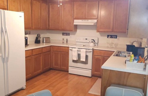 Madison House | Just Like Home 3-bedroom house in wonderful Madison/Pet-Friendly