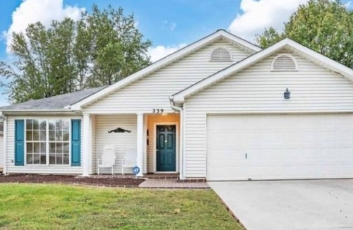 Madison House | Just Like Home 3-bedroom house in wonderful Madison/Pet-Friendly