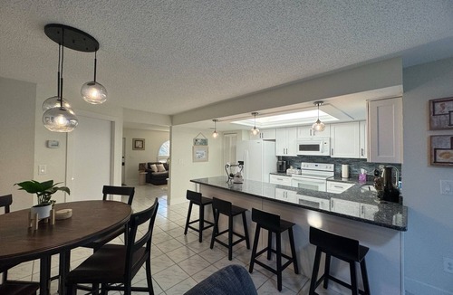 Iona House | JUST REMODELED BEAUTIFUL POOL HOME! ONLY 3 MILES from Ft Myers Beach/Sanibel.