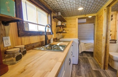 Cullman Cabin | Karagan Cottage is less a mile from Smith Lake Park and the Zipline's.