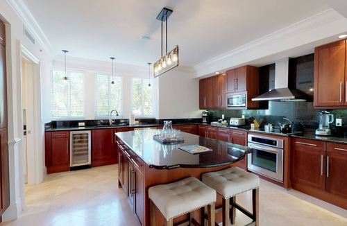 Marathon House | Kayaks, Paddle Boards, Bikes & Fishing- Marlin Bay