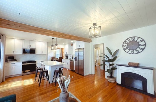 South Pensacola House | Keyless entry, Fenced Yard, Pets ok, near beach.