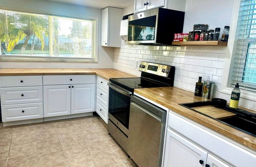 Truckland House | Kid-friendly beachy house off Sanibel&FM Beach!