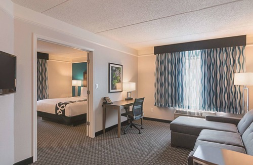 Orlando Hotel | King Bed Deluxe, La Quinta Inn & Suites, Poolside Fun, Near UCF & Universal