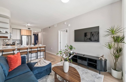 South Corals Apartment | King Bed, Stocked Kitchen, Pickleball Court, Resort Pool, Gym, Minutes to Beach