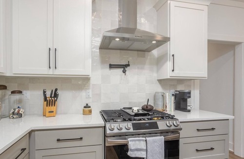 Sanders Beach House | King Beds, Pool, Close to Downtown