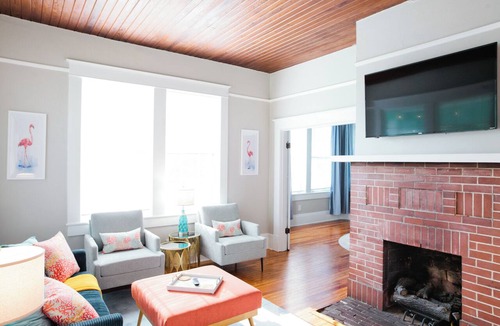 East Hill Apartment | King Loft Retreat | 1BR + Fast WiFi