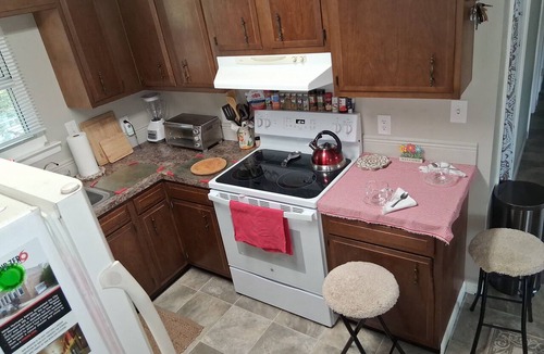 Gulfport Cottage | King-Size Bed, 1 or 2-Bedrooms, 1 bathroom, Walk to Beach-Quiet Neighborhood