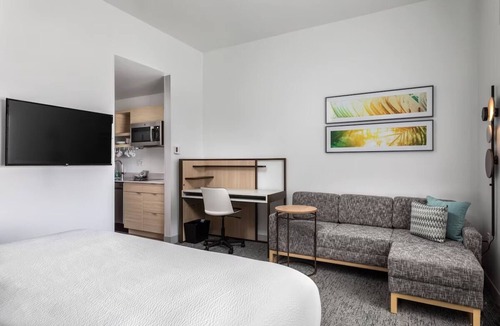 Florida Center Hotel | King Studio | TownePlace Suites Orlando SW | Full Kitchen & Sofa Bed
