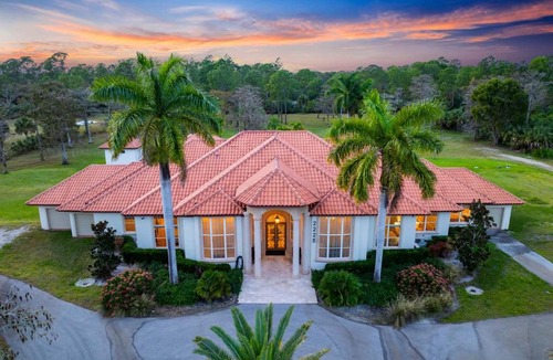 Rural Estates House | Knickerbocker Estate - Exclusive 9 BR Getaway in Naples! Enjoy Private Pool, Outdoor Dining and Expansive Grounds Experience Tranquility with Easy Access to Naples Best!