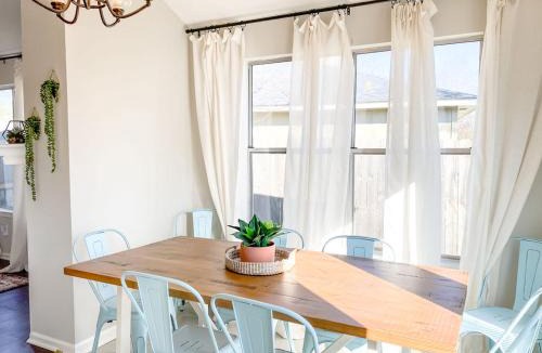 Madison House | Knox Knox Who's there -20min to downtown