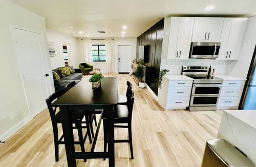 Lake Worth House | Kokomo Beach House! 2-bedroom home <1 mile to downtown & 2 miles to the beach!