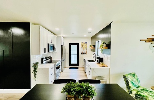 Lake Worth House | Kokomo Beach House! 2-bedroom home <1 mile to downtown & 2 miles to the beach!