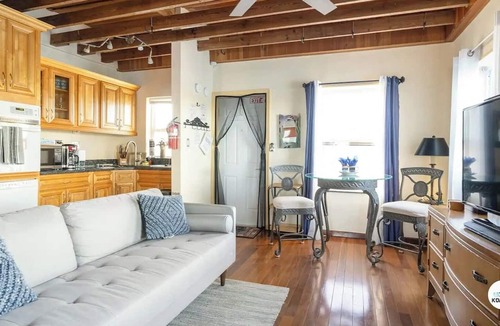 Hollywood Lakes Apartment | Komffy Studio Waterfront w/King Bed and Free Parking