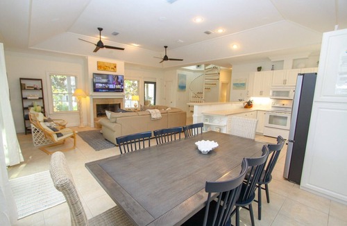 Seagrove Beach House | L'escapade, Old Seagrove, Near Seaside, Private Heated Pool, Close to Beach