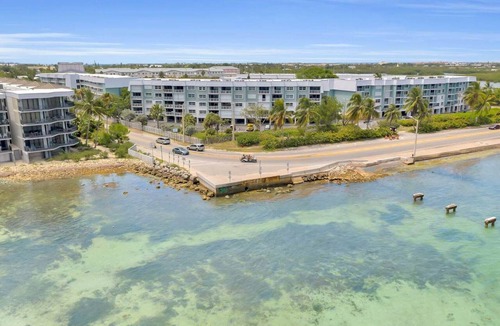 Key West Condo | La Brisa - Ocean Views Across from Smathers Beach