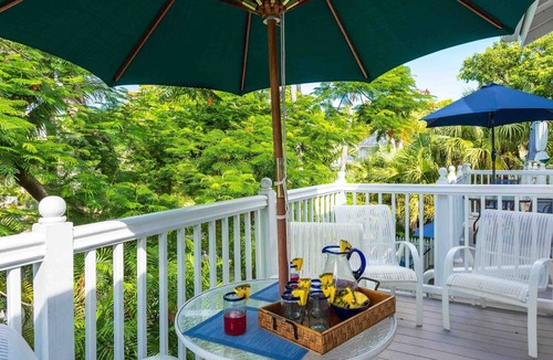 Truman Annex Condo | *LA PETITE PENTHOUSE* Elegant Condo & Pool + Last Key White Glove Service.