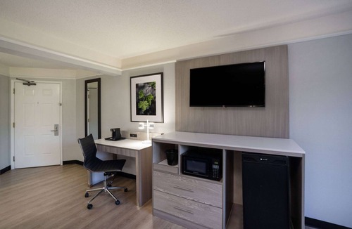 Hoover Hotel | La Quinta Inn & Suites by Wyndham Birmingham Hoover