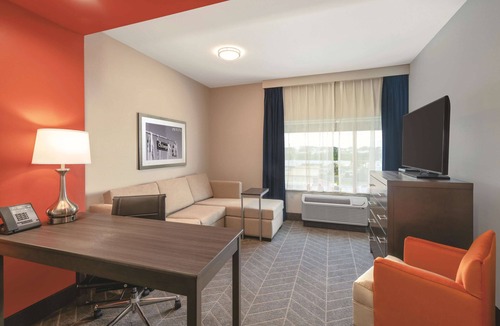 Opelika Hotel | La Quinta Inn & Suites by Wyndham Opelika Auburn