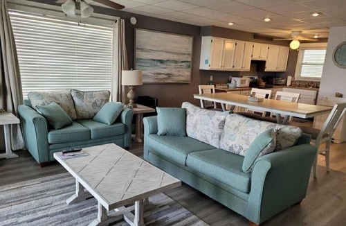 Gulf Shores Condo | Lagoon Landing LL207: Boater's Paradise with Brand New Dock and Beach Access!